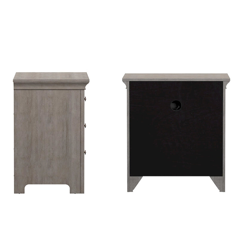 Mesita de Noche Mid-Century de 3 Cajones con Estación de Carga, 1 Unidad, Color Negro / Blanco Roto / Roble / Gris