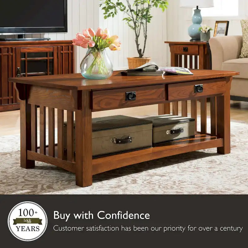 Mesa de centro de madera estilo misionero en tono marrón