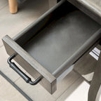 Mesa auxiliar de madera con un cajón y estante inferior, gris humo y cerezo chocolate