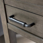 Mesa auxiliar de madera con un cajón y estante inferior, gris humo y cerezo chocolate