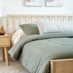 Cama Queen de Madera Maciza con Cabecero de Listones, Negra/Blanca/Rubia – 1 persona
