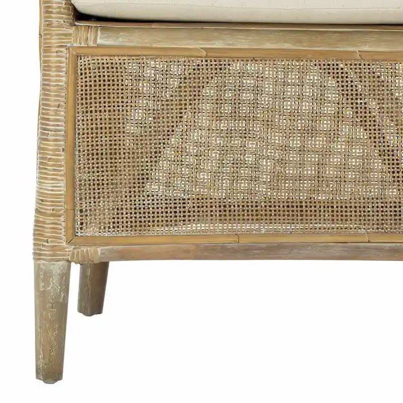 Sillón de ratán blanqueado con cojín blanco, asiento individual